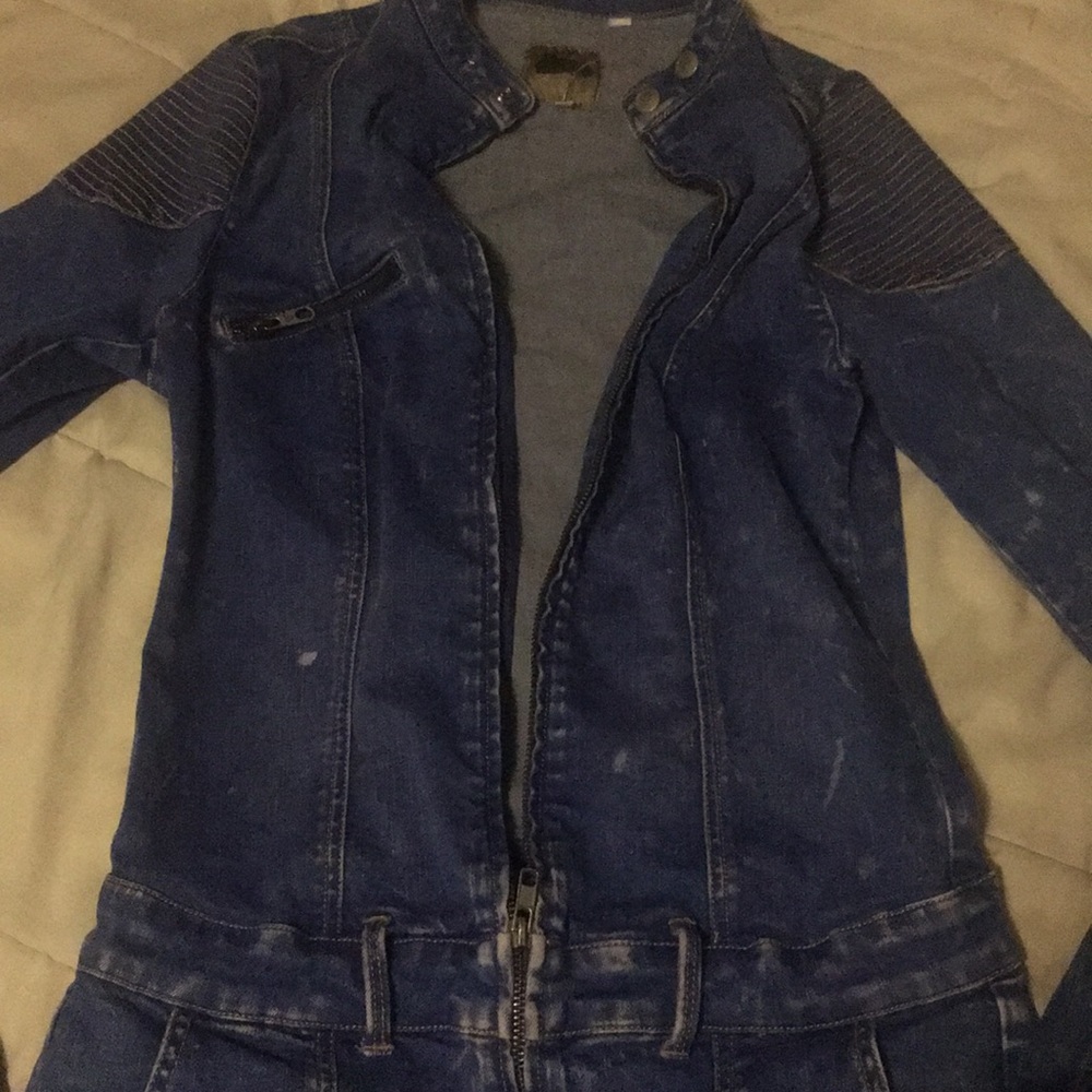 Guess - Picture 2 of 4